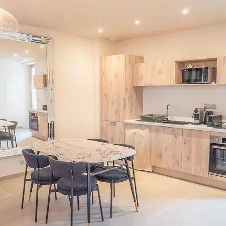 公寓 Chateau Du Parc - Gites Climatises & Spas A Pezenas 佩兹纳斯